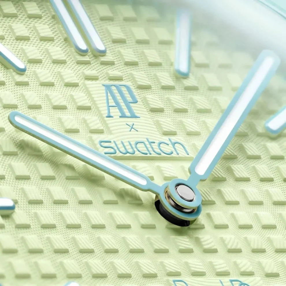 ساعة Audemars Piguet x Swatch Royal Pop BLAUE ACHT للجنسين