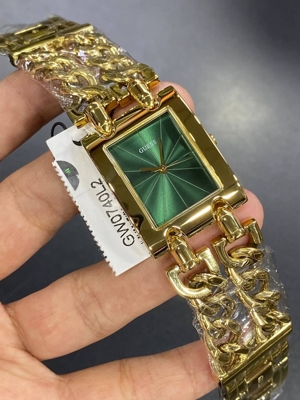 ساعة Guess للنساء GW0740l2