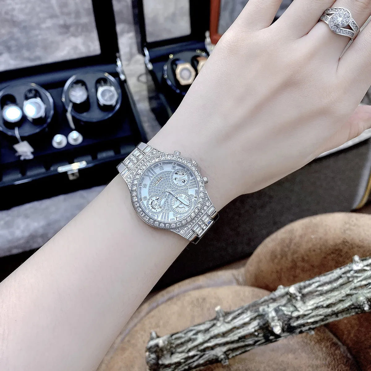 ساعة جيس للنساء GW0320L1