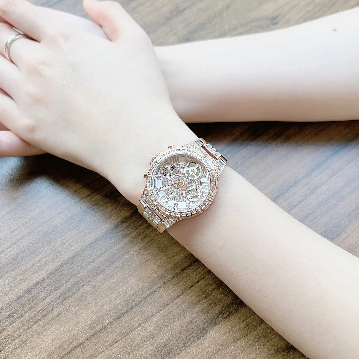 ساعة جيس للنساء GW0320L3