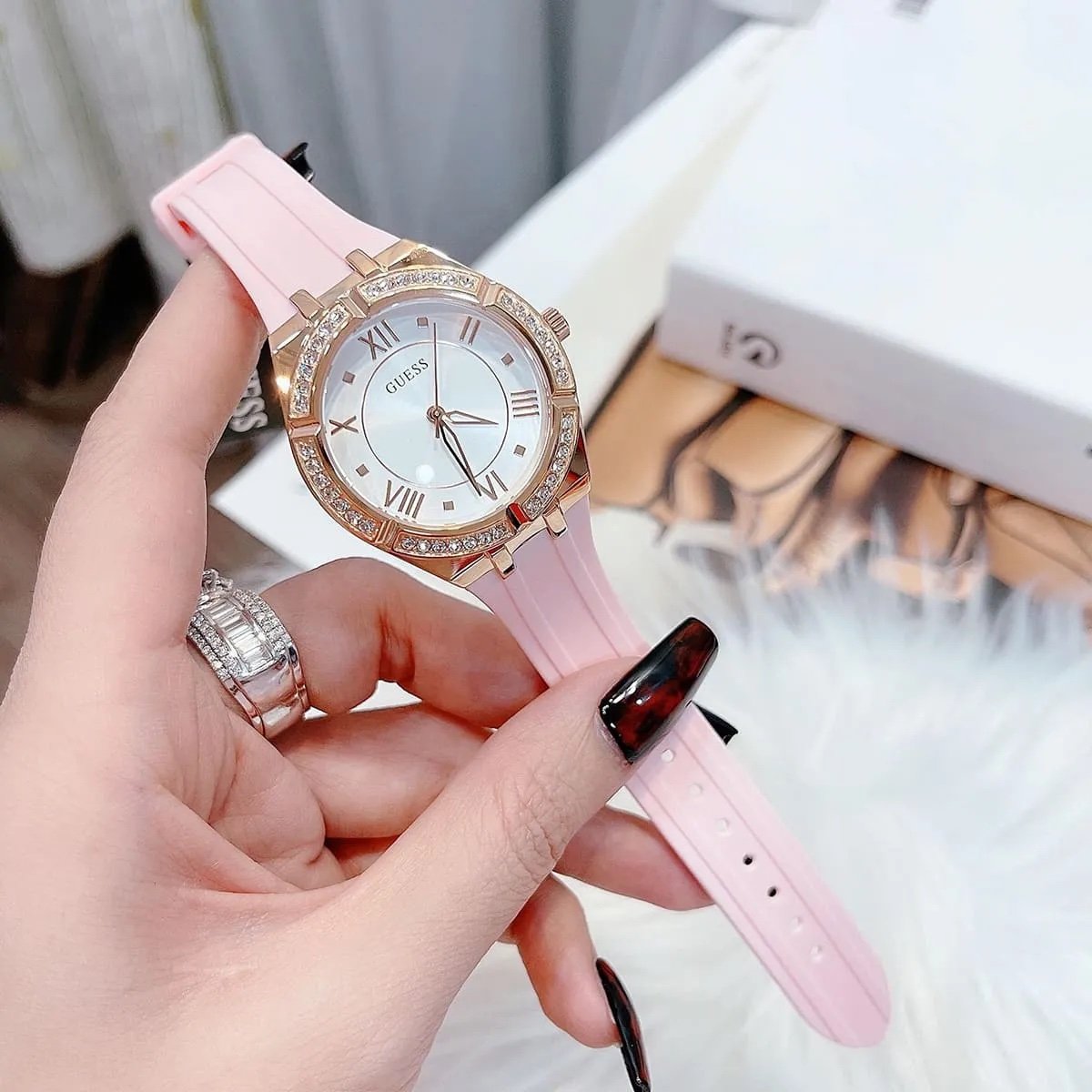 ساعه جيس للنساء GW0034L3