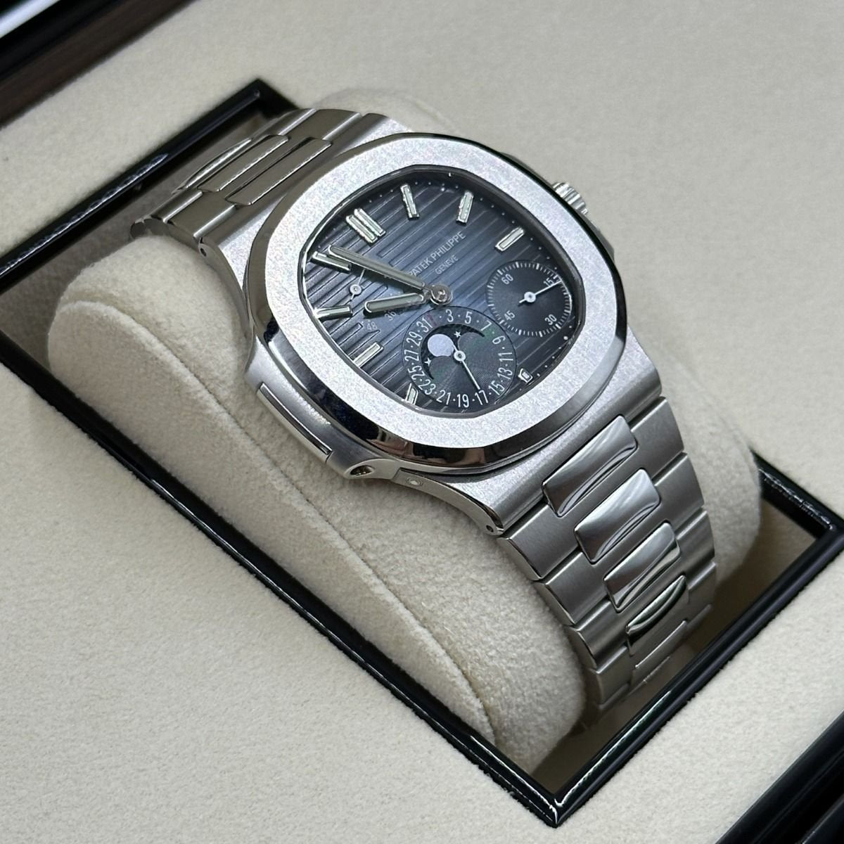Patek Philippe Nautilus 5712/1A-001 Super Clone