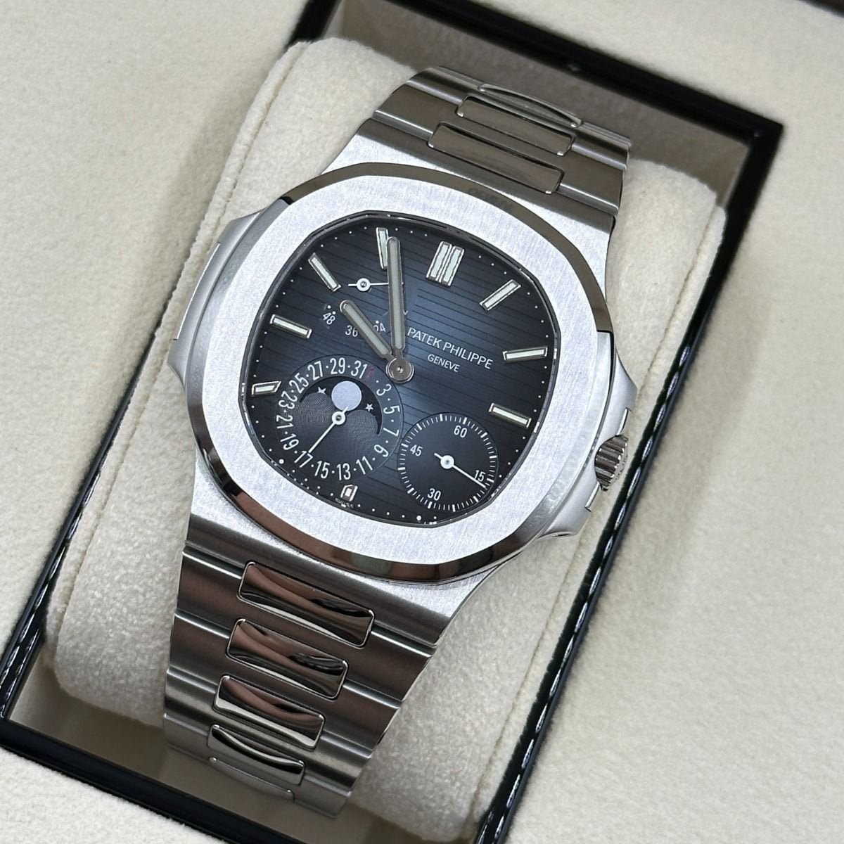 Patek Philippe Nautilus 5712/1A-001 Super Clone
