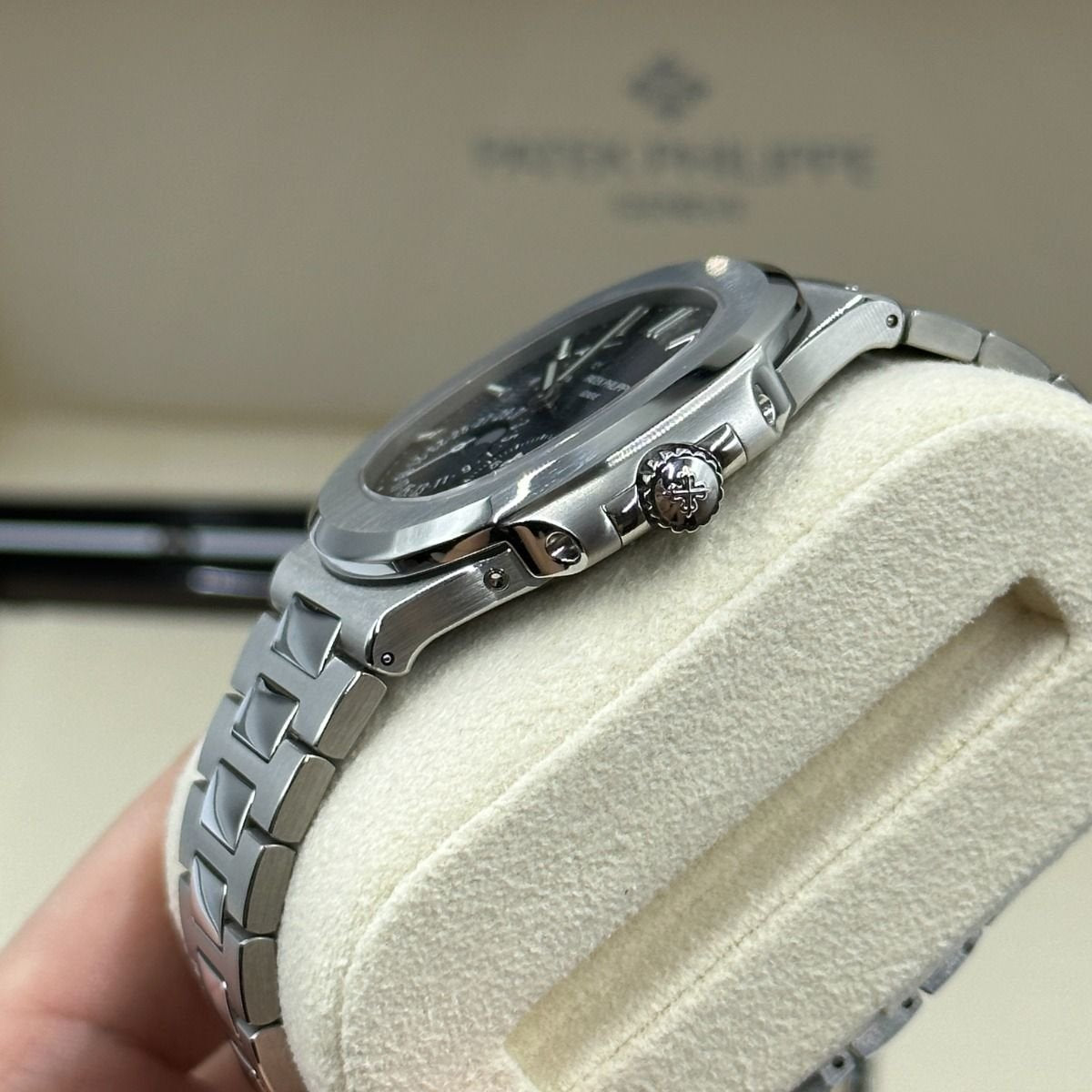 Patek Philippe Nautilus 5712/1A-001 Super Clone