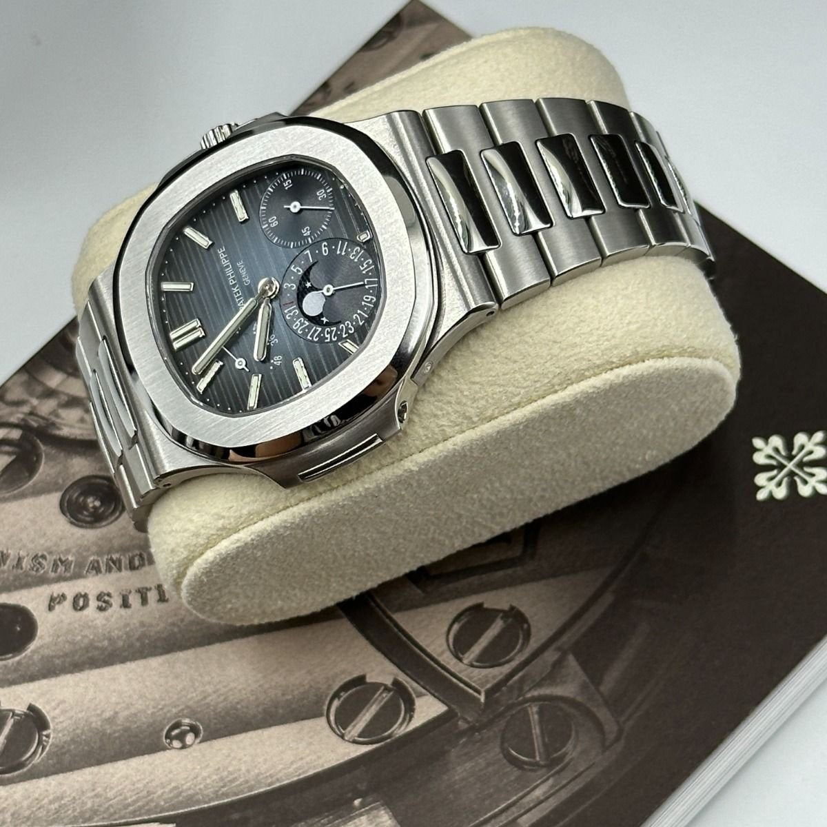 Patek Philippe Nautilus 5712/1A-001 Super Clone